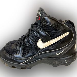 VTG NIKE SHARK YOUTH FOOTBALL CLEAT BLACK WHITE SZ:2.5Y ATHLETIC SPORTS TACKLE